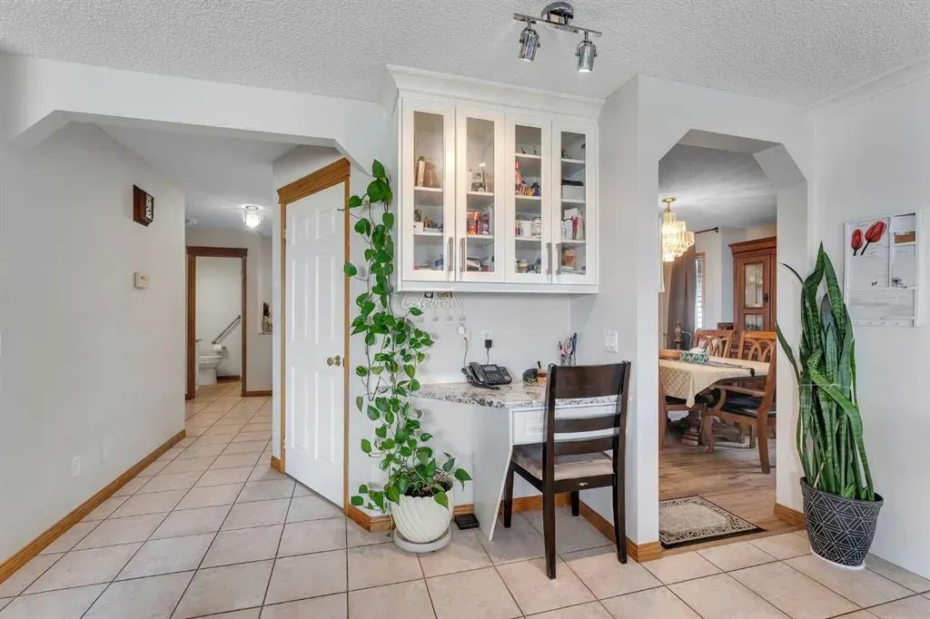 220 Edgeridge Gardens NW