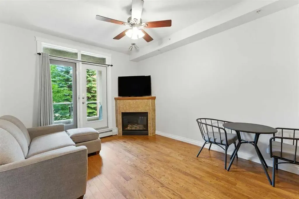 24 Hemlock Crescent SW, #3203