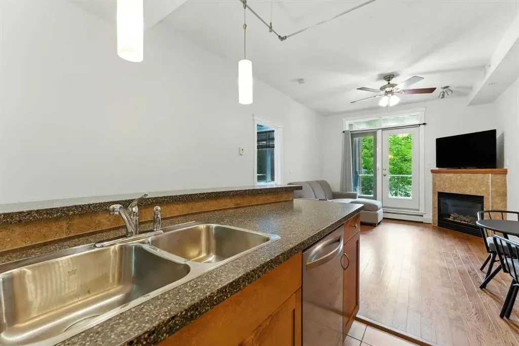 24 Hemlock Crescent SW, #3203