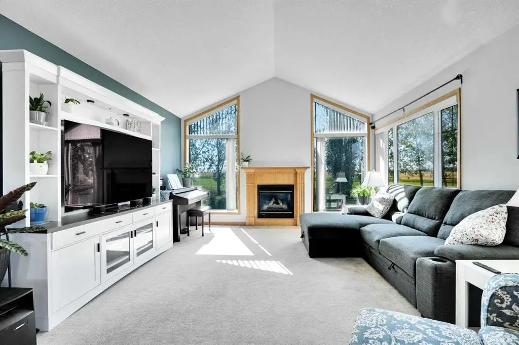 633 Advent Bay