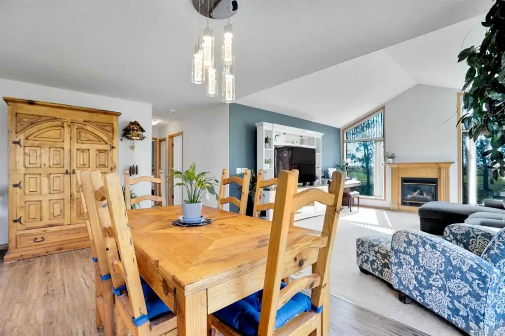 633 Advent Bay