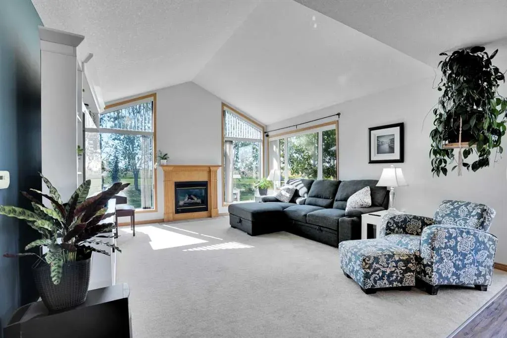 633 Advent Bay