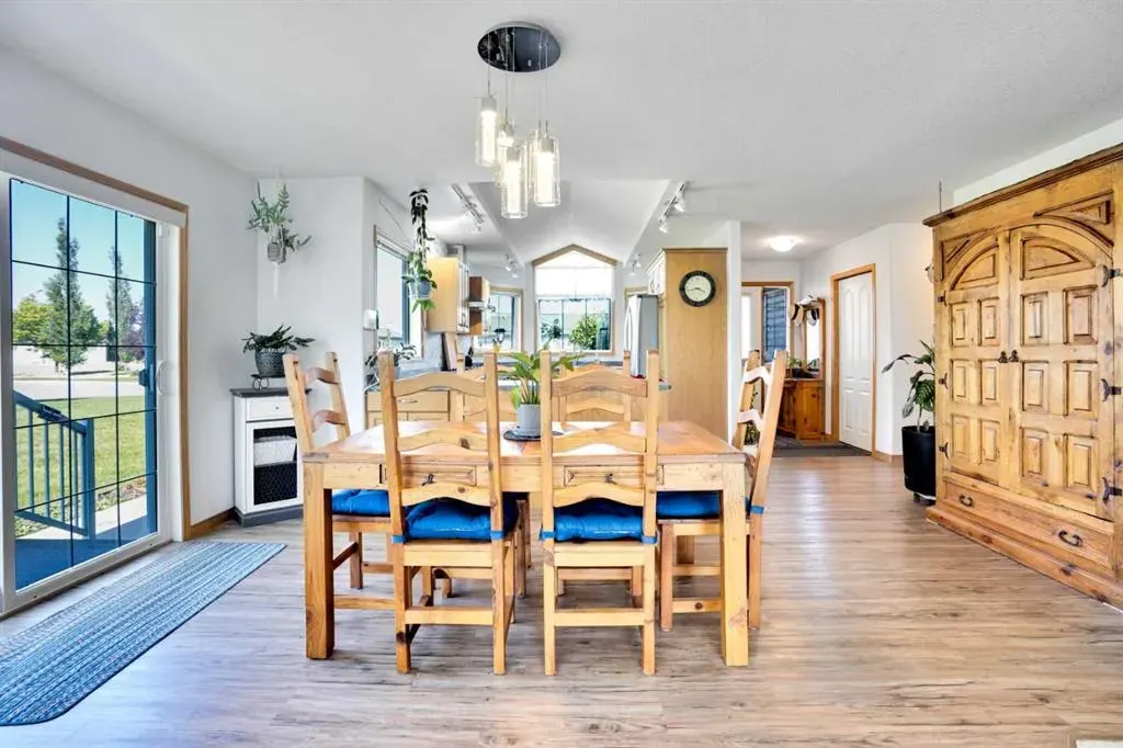 633 Advent Bay