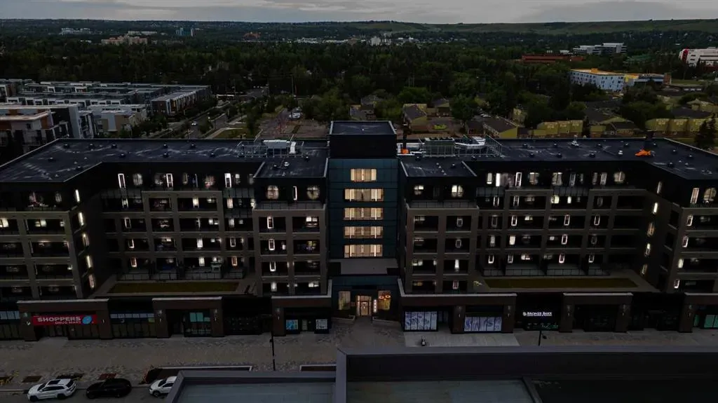 3932 University Avenue NW, #424