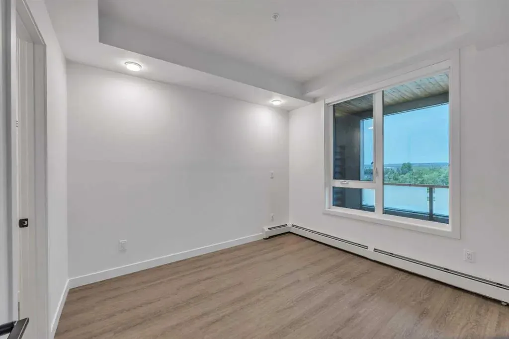 3932 University Avenue NW, #424