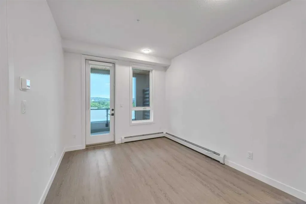 3932 University Avenue NW, #424