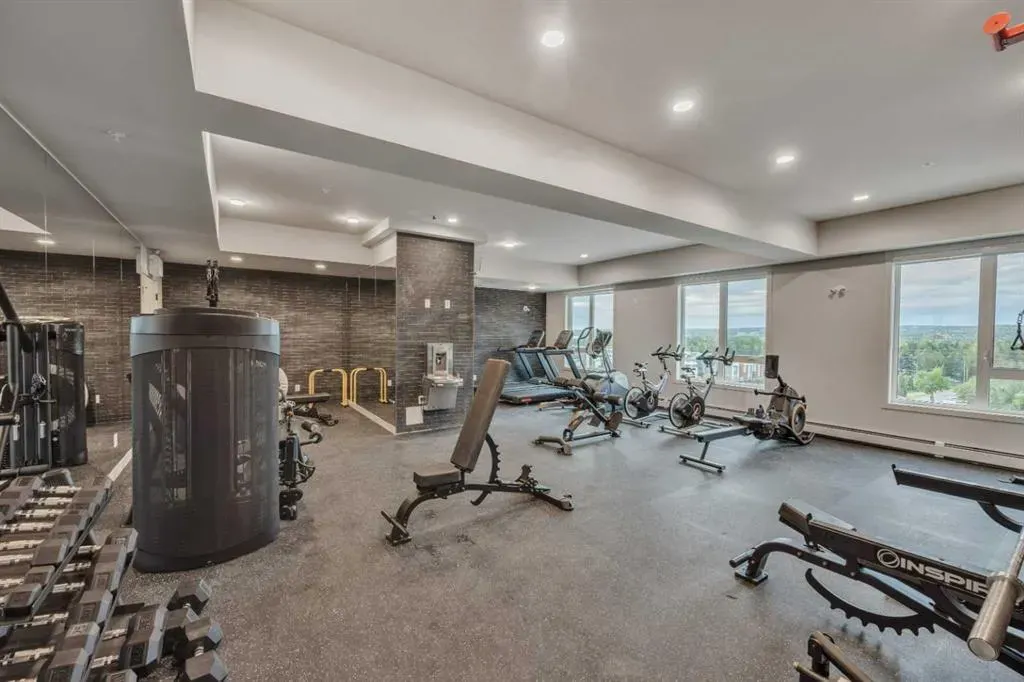 3932 University Avenue NW, #424