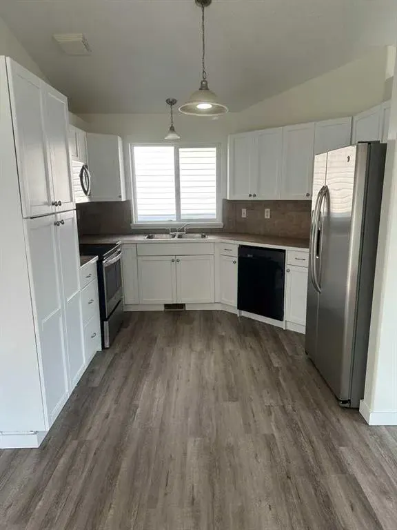 320 Tartan Circle W
