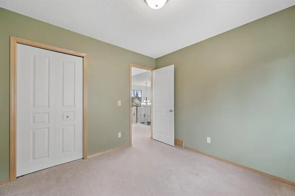 7 Crestmont Drive SW