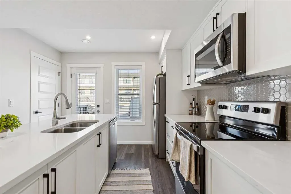 135 Mahogany Parade SE, #703