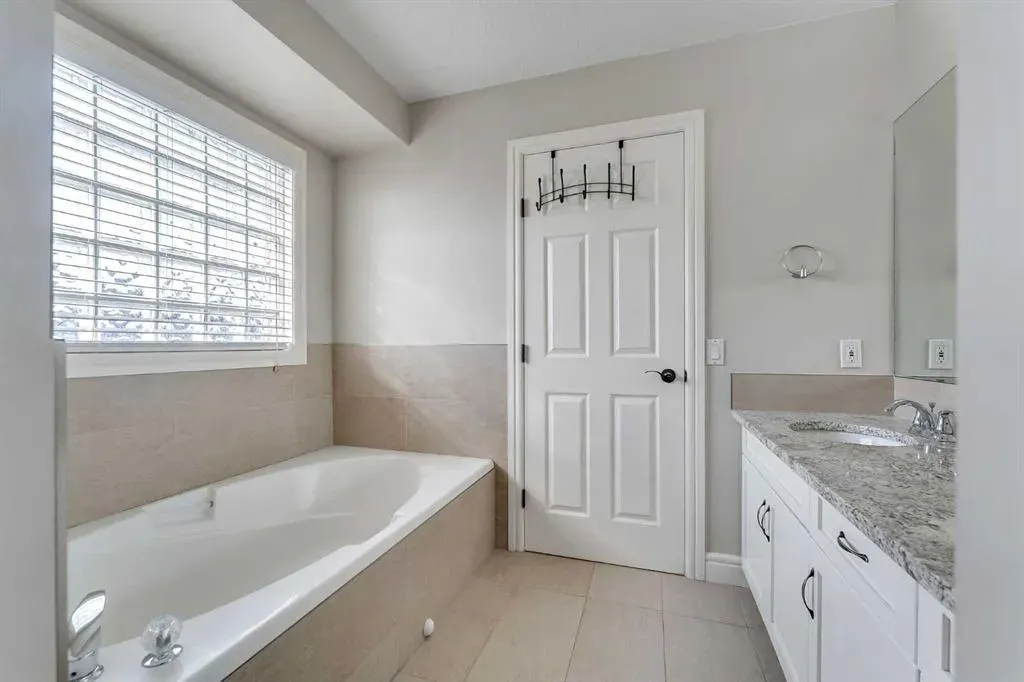 202 Coral Reef Manor NE