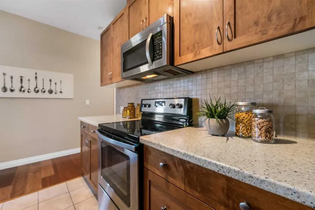 24 Hemlock Crescent SW, #3405