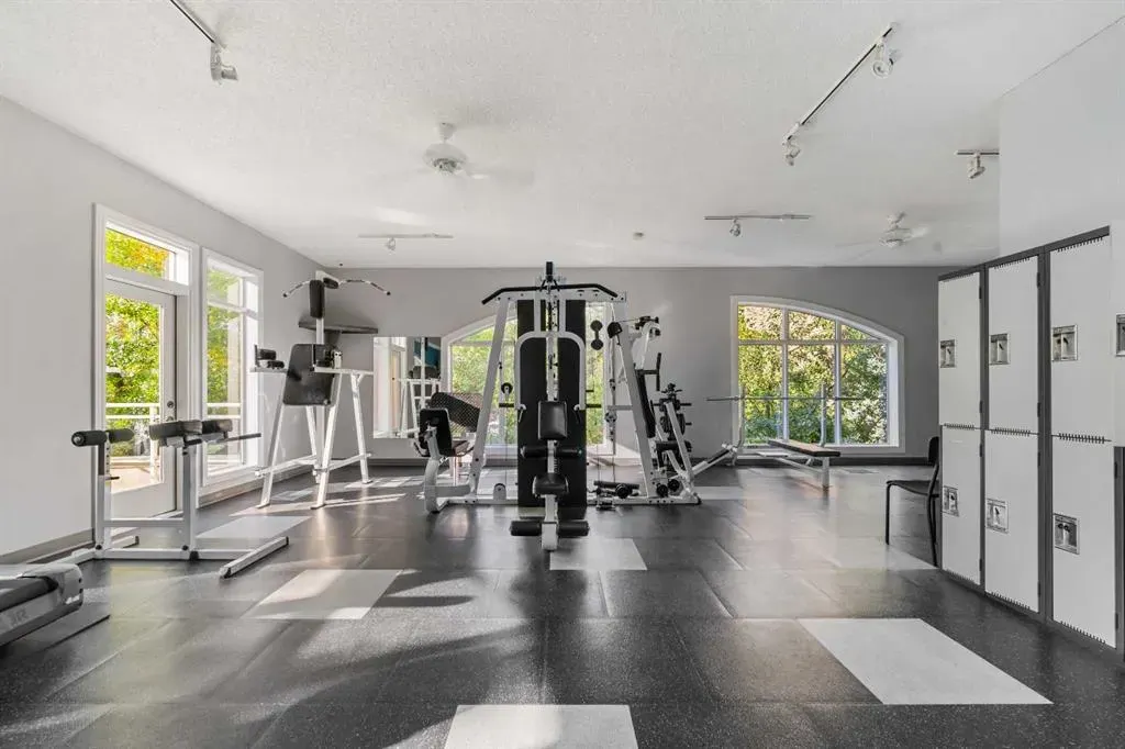 24 Hemlock Crescent SW, #3405