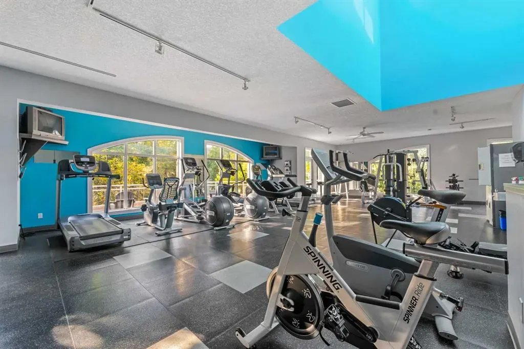 24 Hemlock Crescent SW, #3405