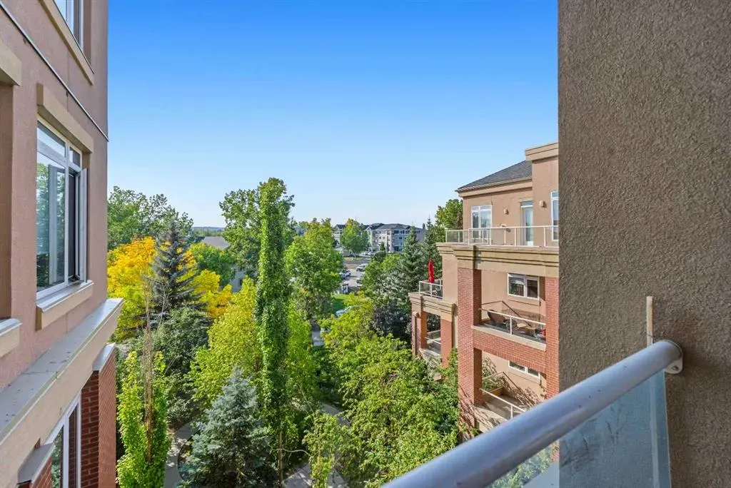 24 Hemlock Crescent SW, #3405