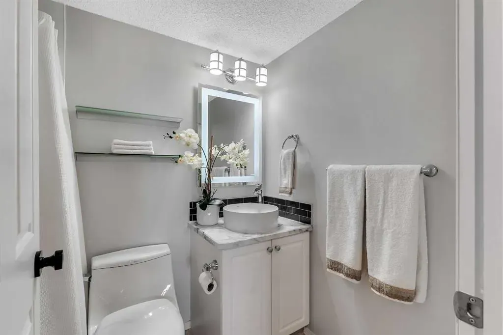 304 Mackenzie Way SW, #8328