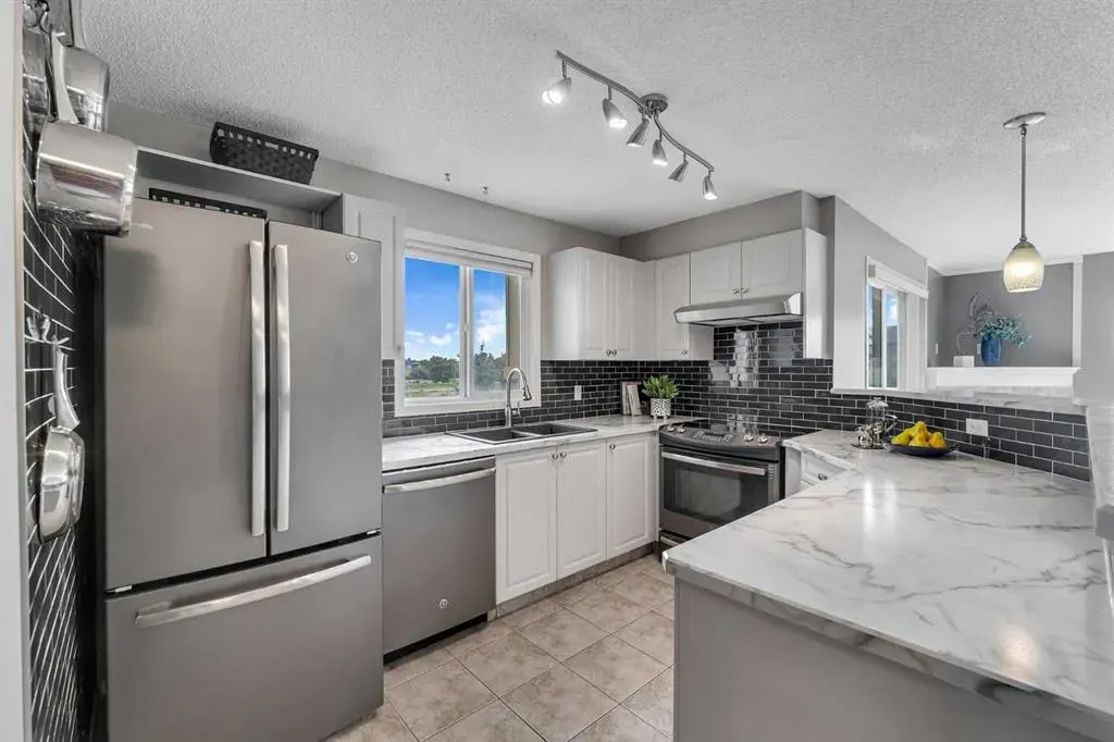 304 Mackenzie Way SW, #8328