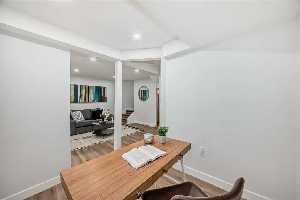 544 Blackthorn Road NE, #404