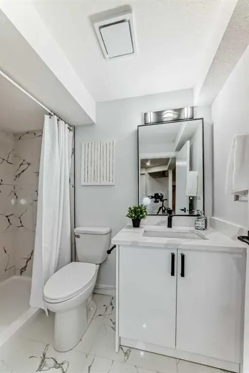544 Blackthorn Road NE, #404