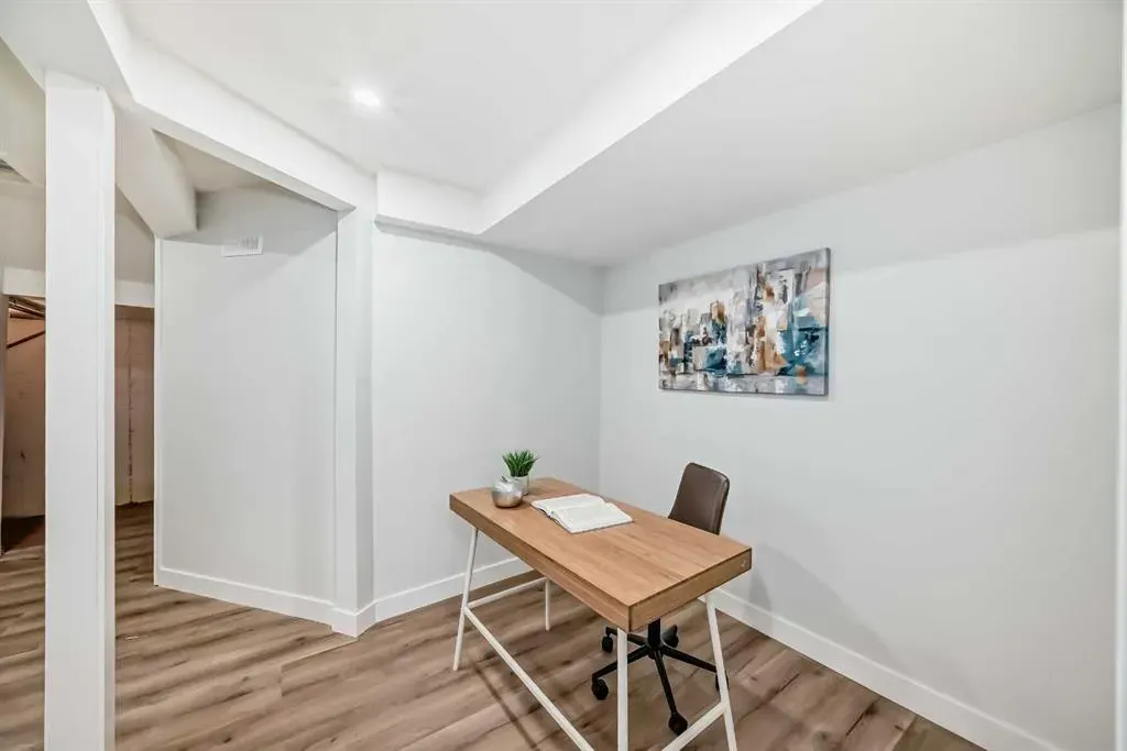 544 Blackthorn Road NE, #404