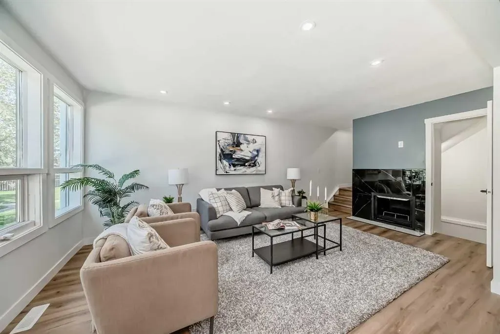 544 Blackthorn Road NE, #404