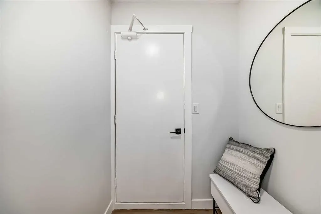 544 Blackthorn Road NE, #404