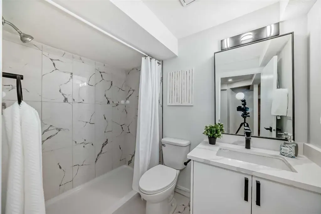 544 Blackthorn Road NE, #404