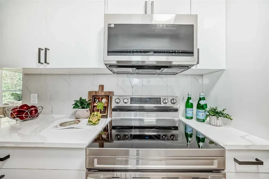 544 Blackthorn Road NE, #404