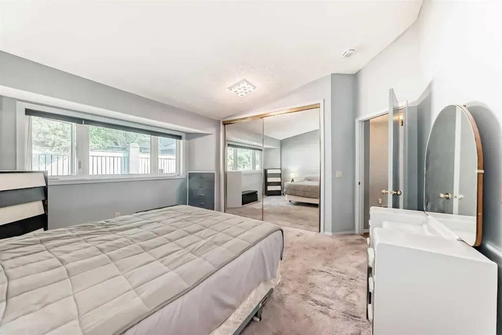 44 Gladstone Gardens SW