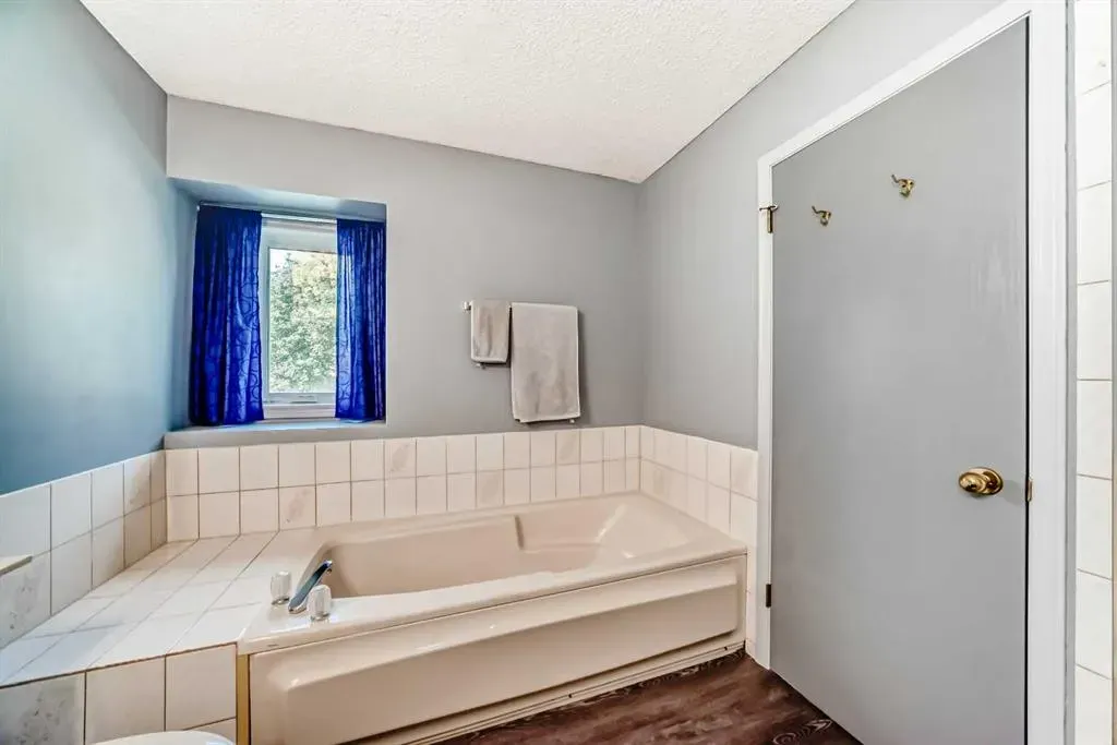 44 Gladstone Gardens SW