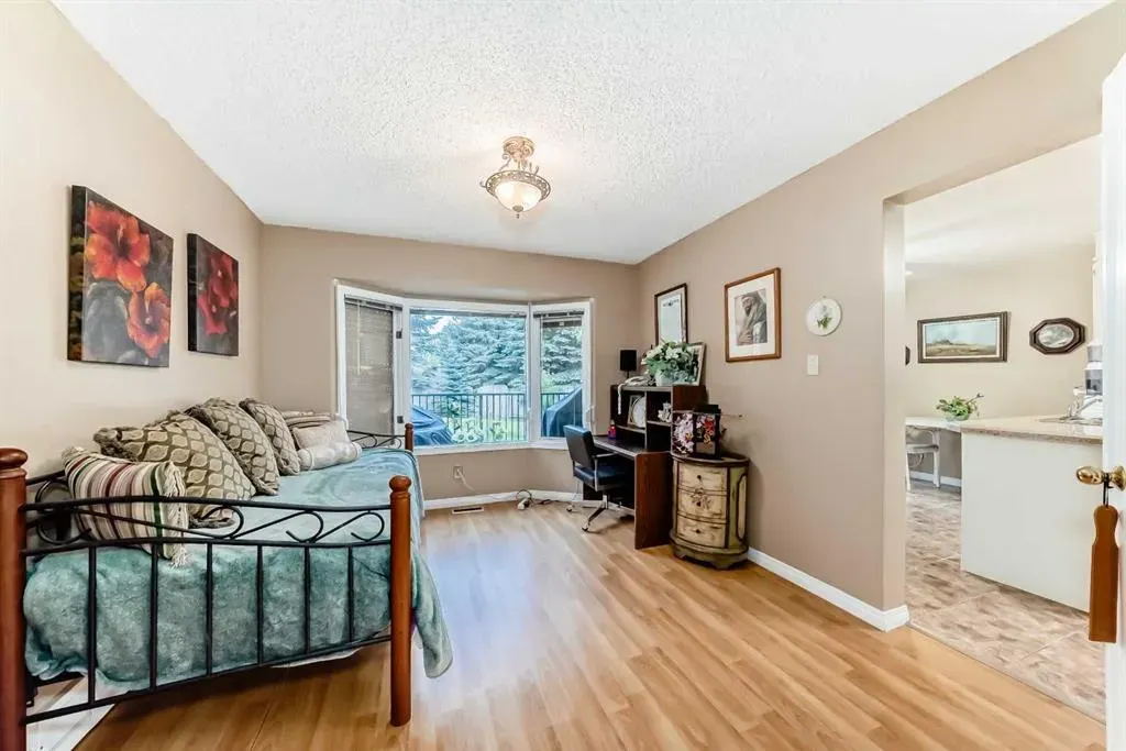 983 Woodbine Boulevard SW