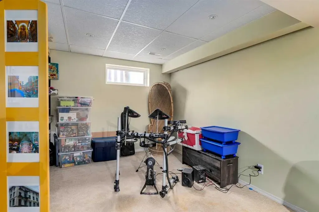 27 Winchester Crescent SW