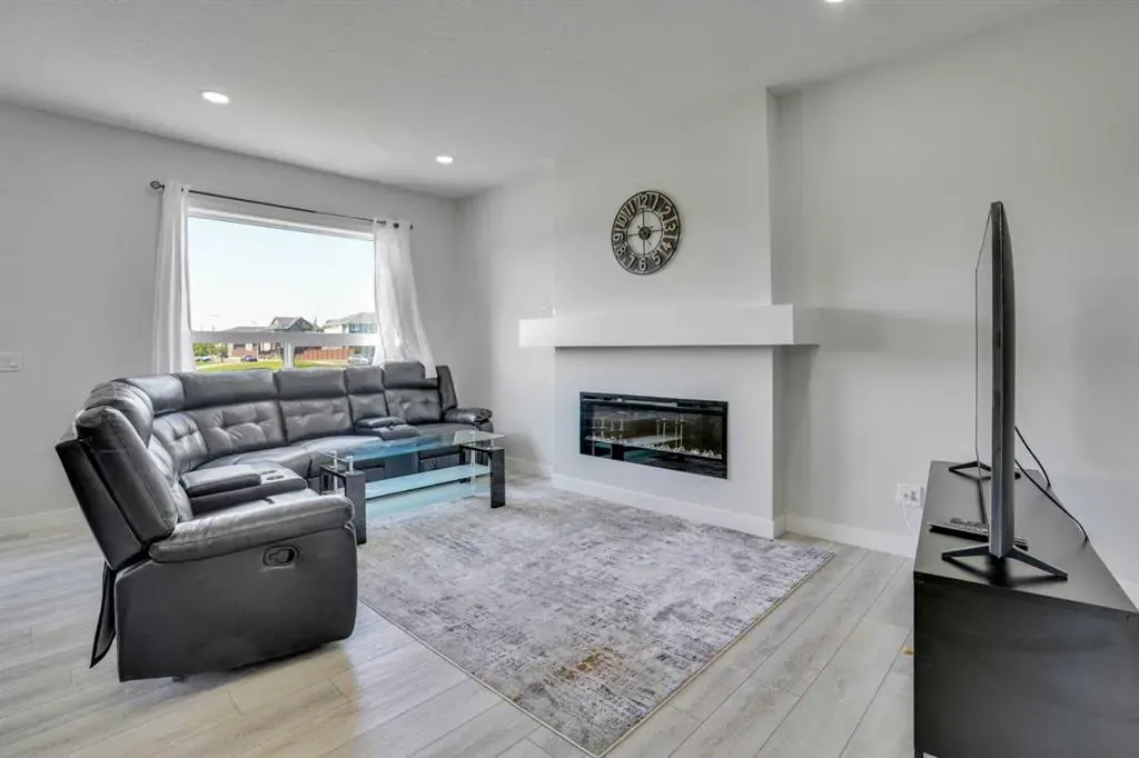 15 Midgrove Drive SW