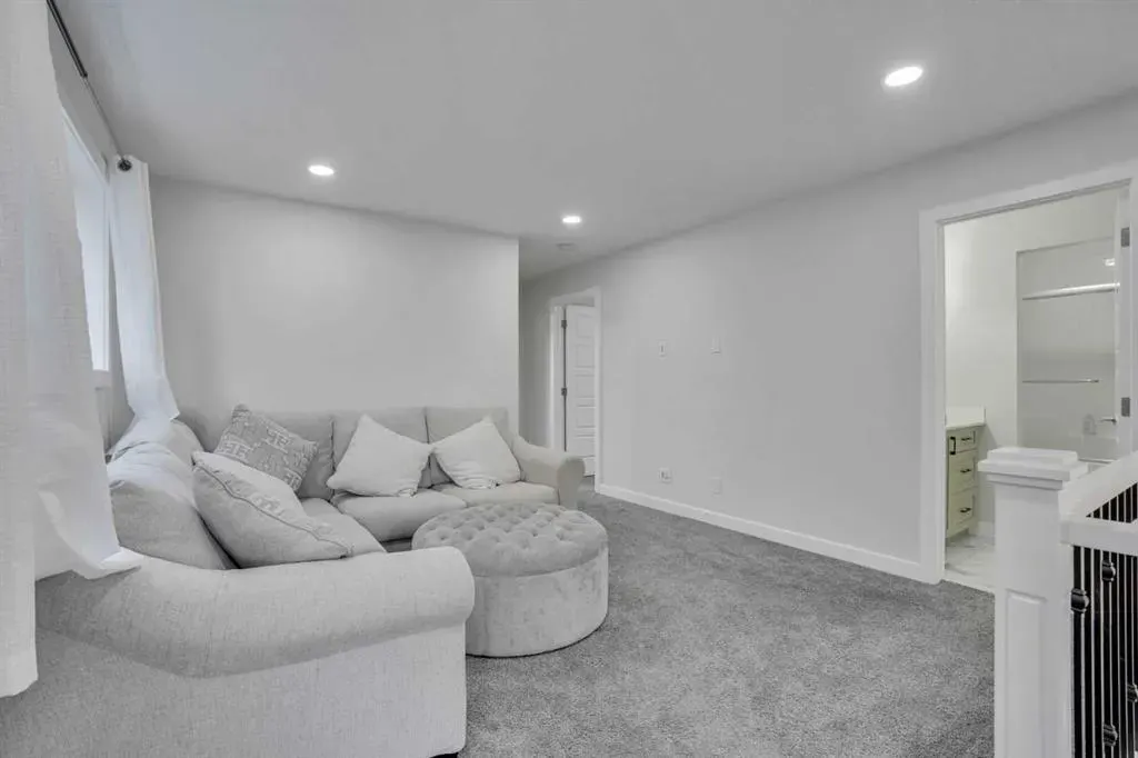 15 Midgrove Drive SW