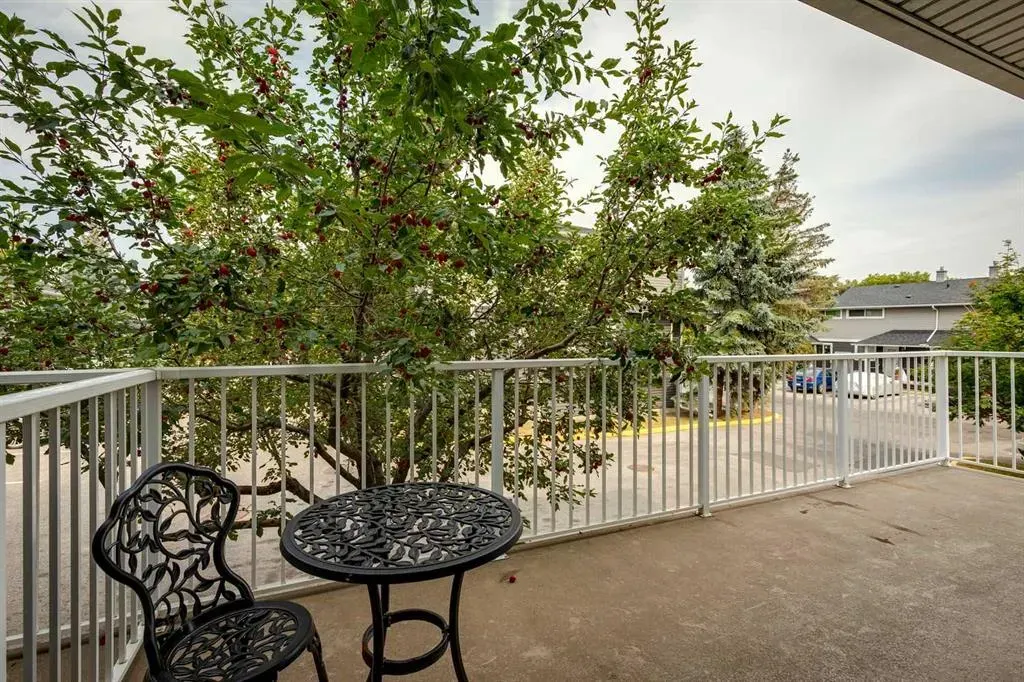 396 Regal Park NE