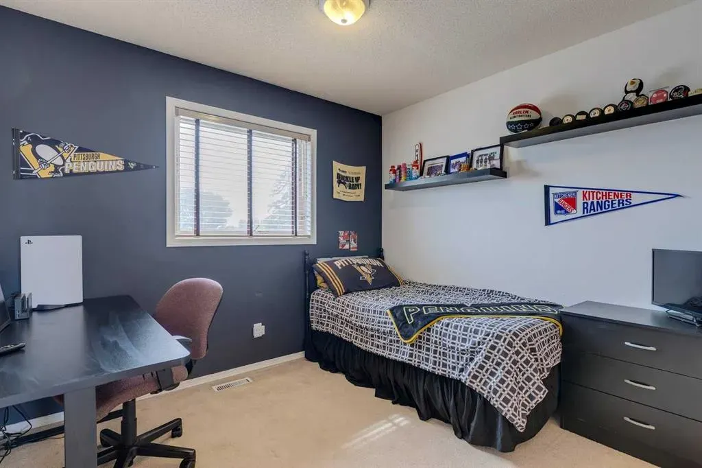 396 Regal Park NE
