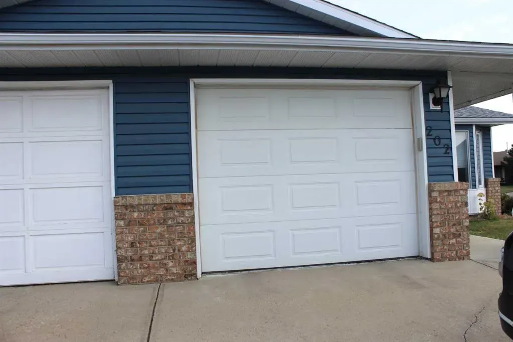 202 Ebert Close W