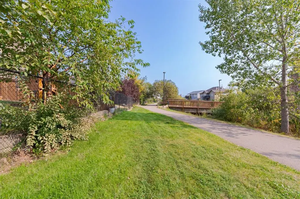 223 Rattlepan Creek Crescent