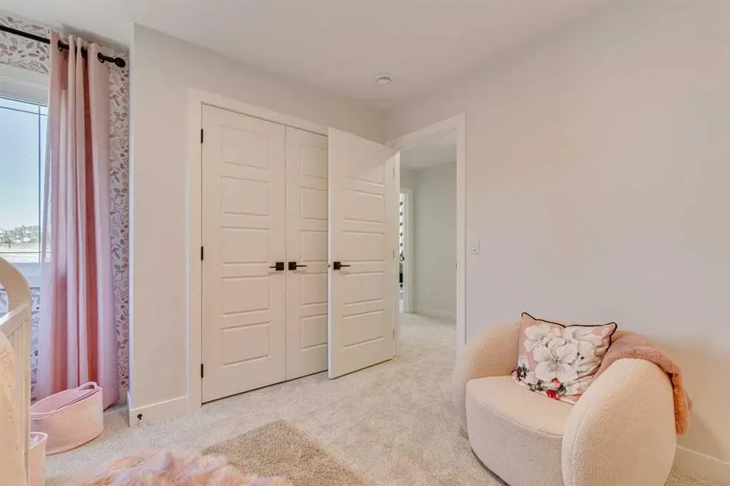137 Versant Rise SW