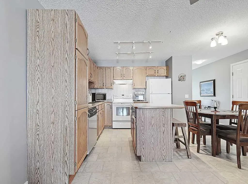 120 Freeman Way NW