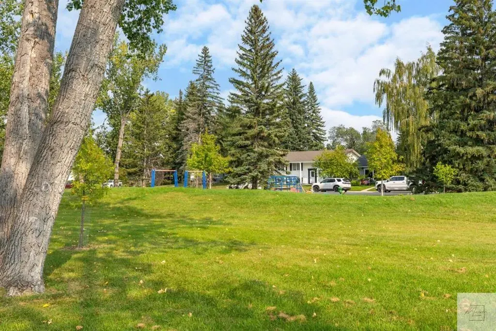 1011 Lake Wapta Way SE