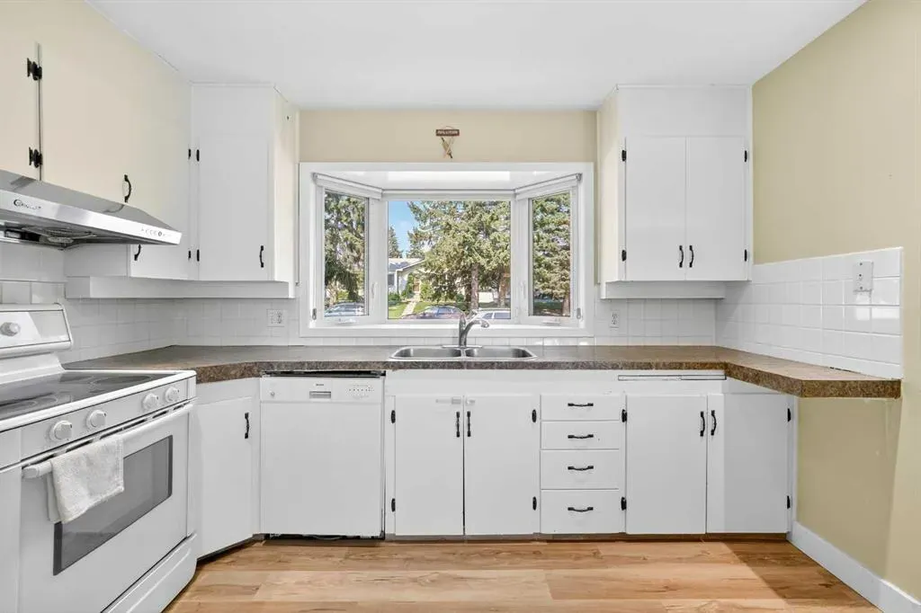35 Collingwood Place NW