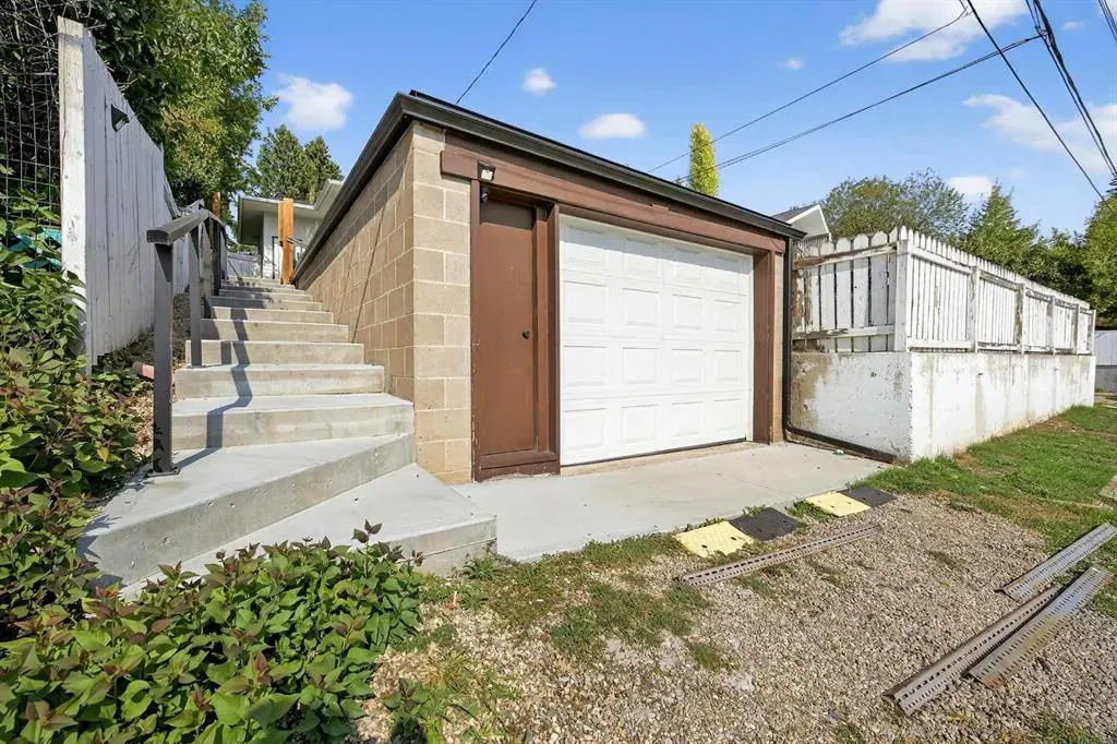 35 Collingwood Place NW