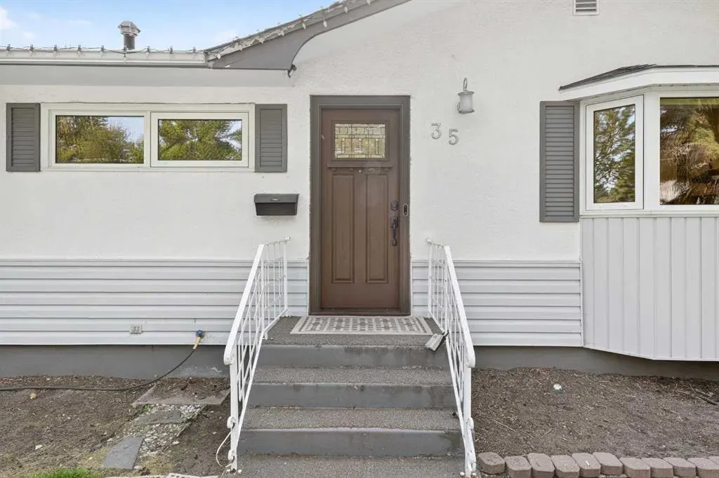 35 Collingwood Place NW