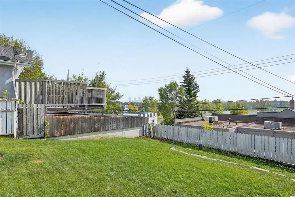 35 Collingwood Place NW