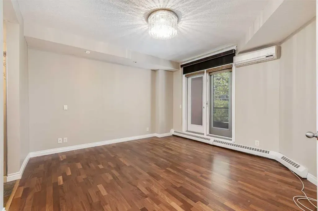 990 Centre Avenue NE, #106