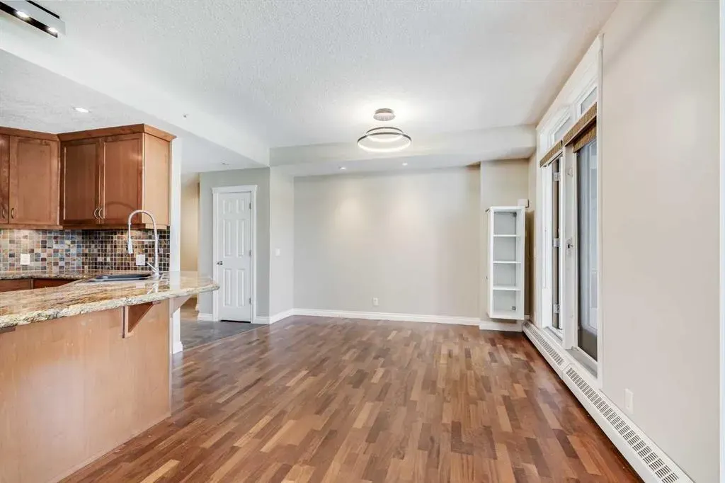 990 Centre Avenue NE, #106