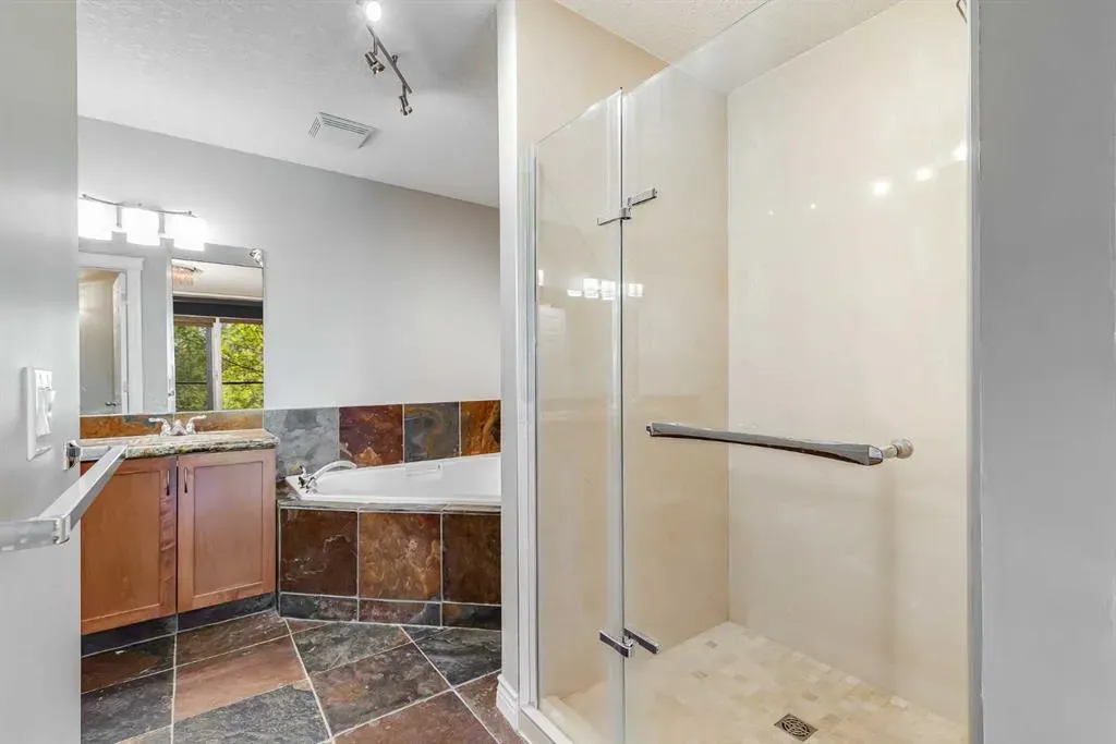 990 Centre Avenue NE, #106