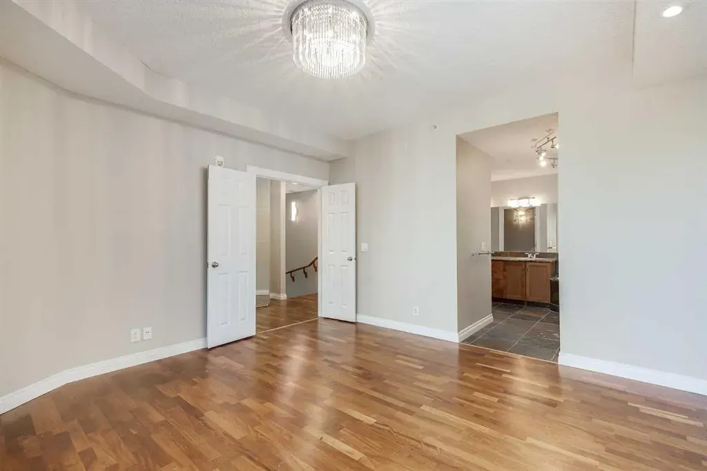990 Centre Avenue NE, #106