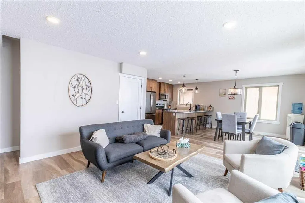 33 Lakeshore Drive